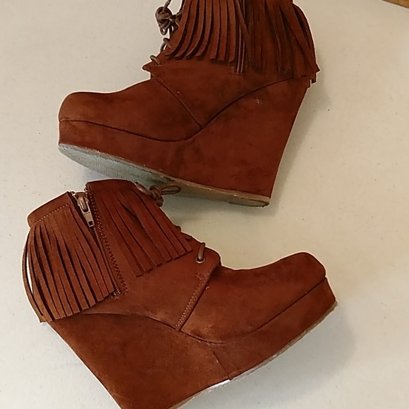 🥾Air Underground brown fringe wedge short booties🥾 - Picture 4 of 7